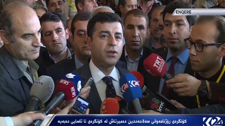 Demîrtaş: Em naxwazin li dadgehên AKPê bên dadgehkirin
